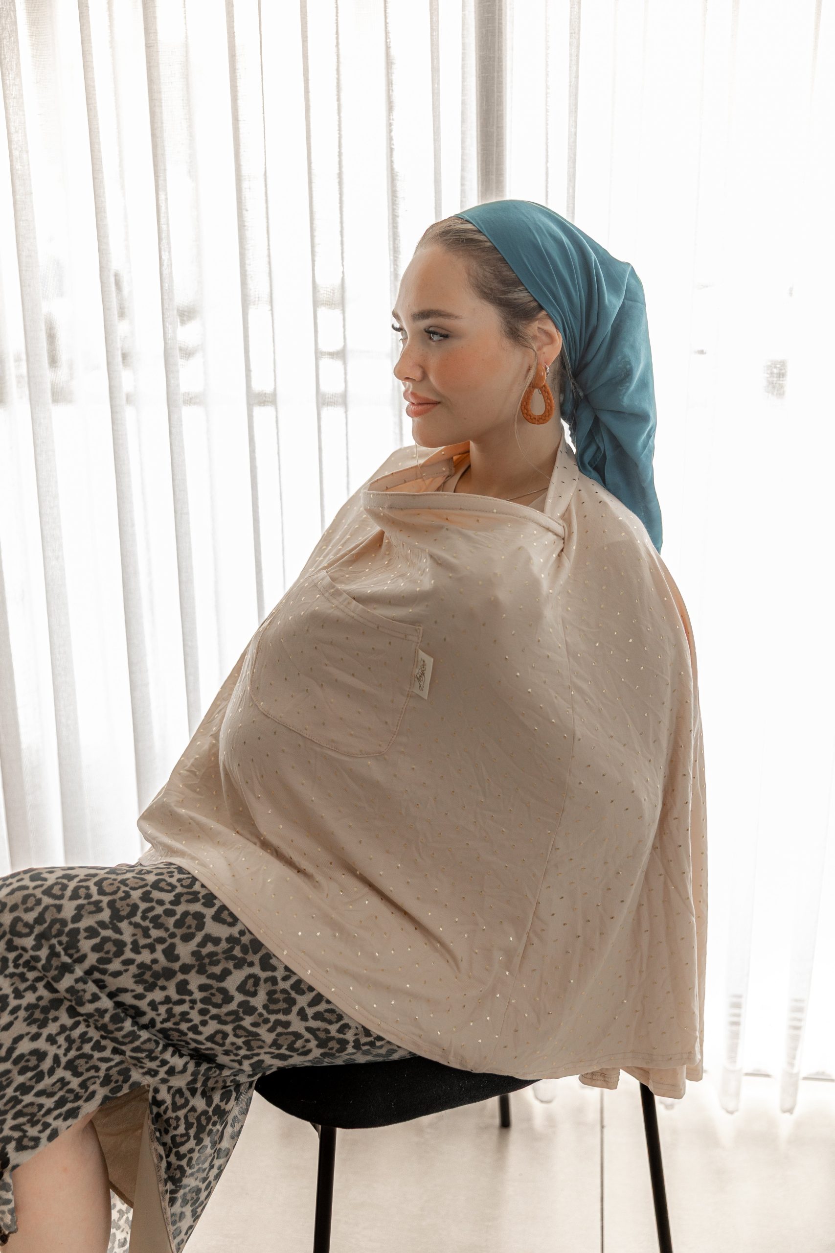 rn-image_picker_lib_temp_019a9548-ac8a-4993-bc4b-2c69db2b93cc.jpg "Belle Champagne" סינר – תמונה 1